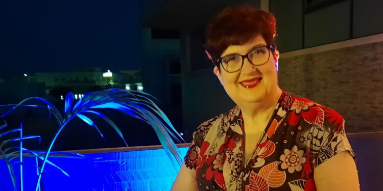 Rosi Brescia e il suo romanzo “Ora più che mai”