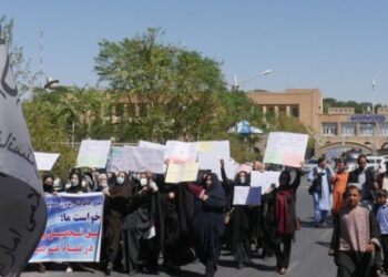 Afghanistan. Donne che protestano. Discriminate.