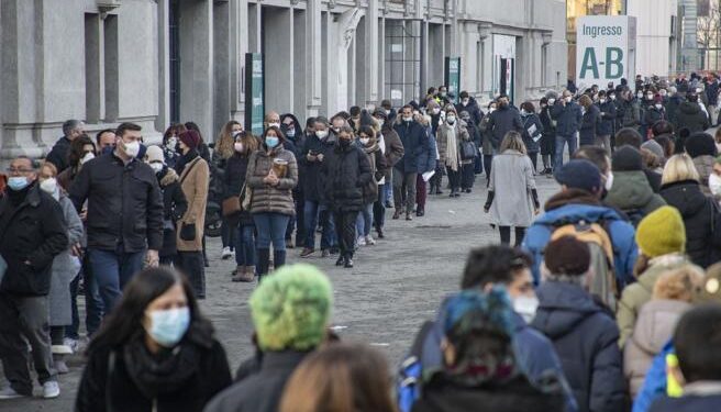 Nessuna quarantena per i vaccinati con tre dosi.