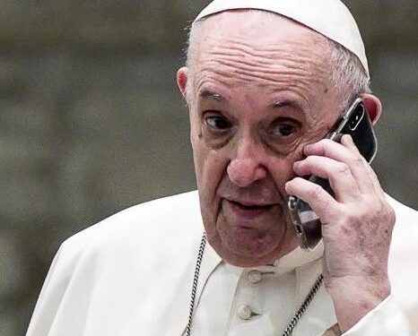 Dolore profondo. Il Papa telefona a Zelensky.