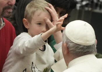 Con umiltà. Il Papa contro l’orrore.