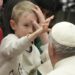 Con umiltà. Il Papa contro l’orrore.