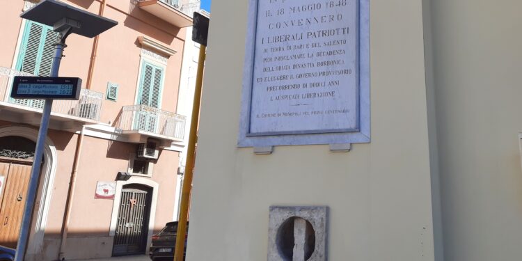 Lapide angolo via Polignani in ricordo del 1848.