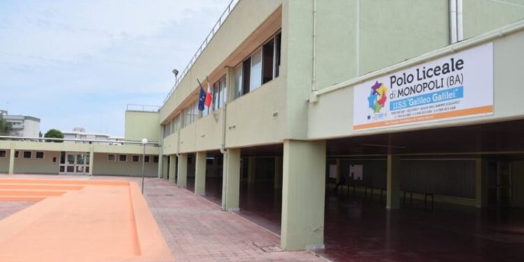 Storia di Monopoli. Ginnasio, Liceo, Polo liceale. Presidi succeduti nel tempo.