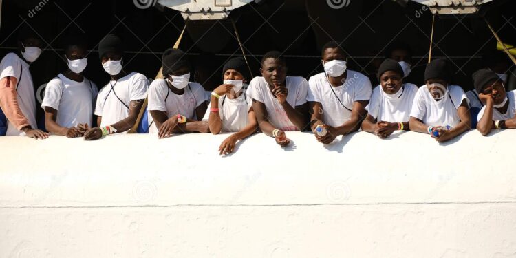 Ancora salvataggi nel Mediterraneo.