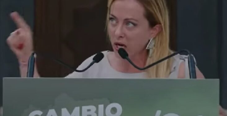 Giorgia Meloni. Solitudine o superiorità di una leader?