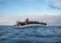 Migranti alla deriva. 223 bambini lasciati sulle navi delle Ong