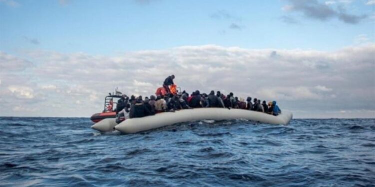 Migranti alla deriva. 223 bambini lasciati sulle navi delle Ong