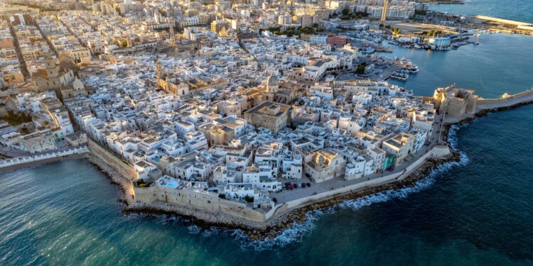 Monopoli. Centro Storico. Storia e stato attuale.