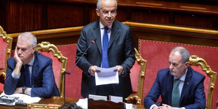 Il ministro Piantedosi, la presidente Meloni e le ONG.