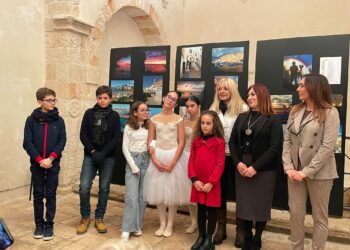 Favole di Teresa Tropiano e foto di Ugo Odorino nella chiesetta di S. Maria zàffara.