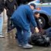 La violenza dei manganelli contro studenti inermi che chiedono la pace.