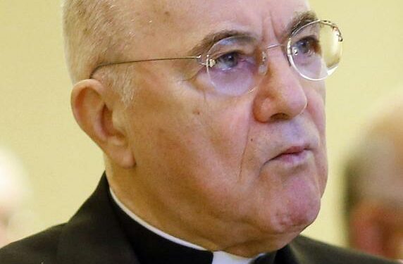 Mons. Viganò scomunicato dal Vaticano