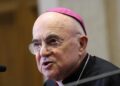 L’arcivescovo Carlo Maria Viganò accusato di scisma