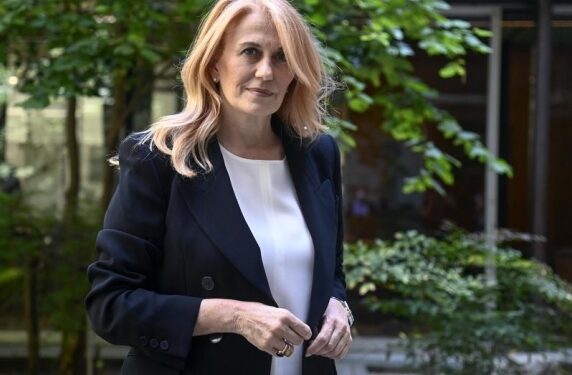 Monica Maggioni: «A 9 anni nel salotto di casa mia vidi le Br processare mio padre».