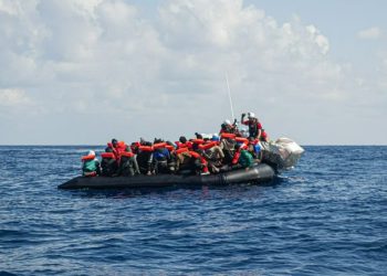 Le imbarcazioni delle ONG sono tornate in mare. Un allarme continuo. I salvataggi continuano.
