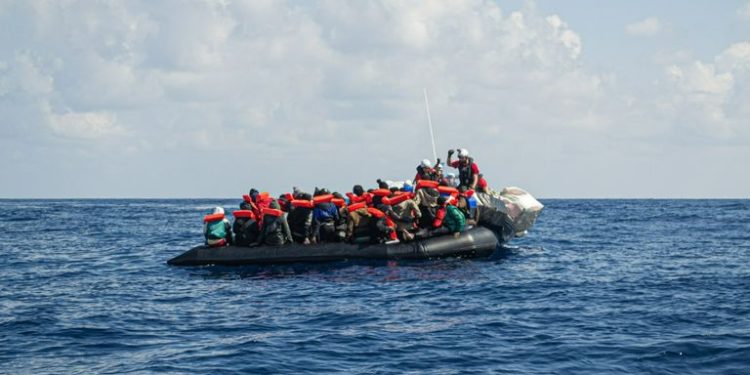 Le imbarcazioni delle ONG sono tornate in mare. Un allarme continuo. I salvataggi continuano.