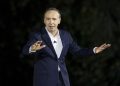 Roberto Benigni: “Pietro” Un uomo nel vento.